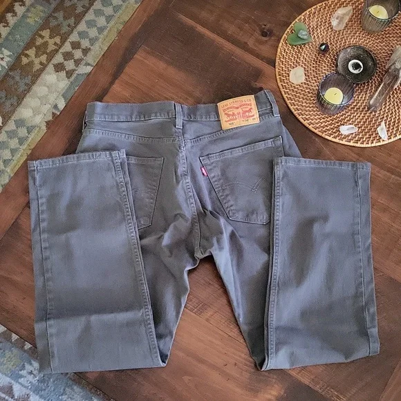 Levi’s 505 Medium Gray Denim Jeans - 32"W x 29"L - Picture 3 of 5